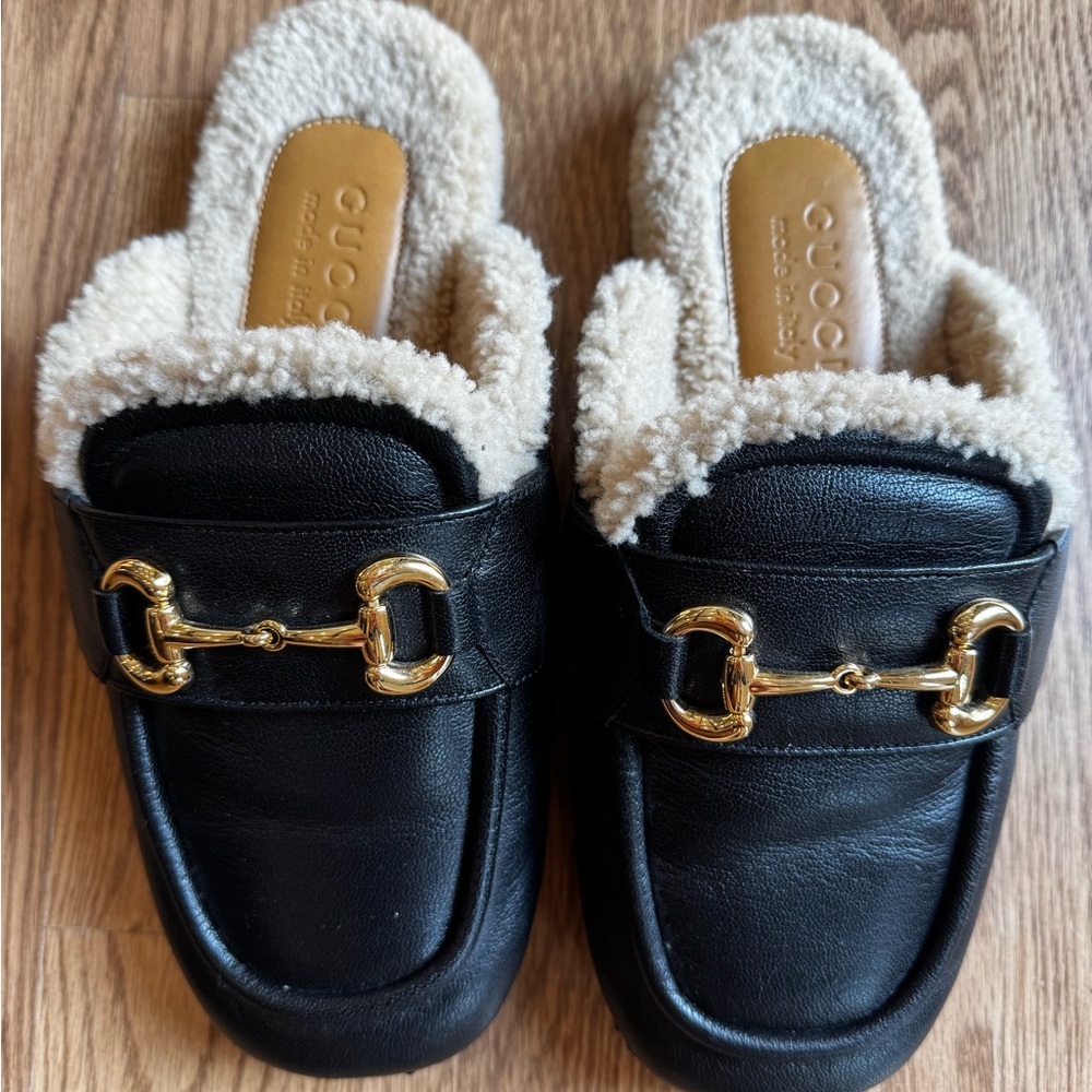 Gucci Black Leather Women's Loafers with Gold Accents - Picture 4 of 8